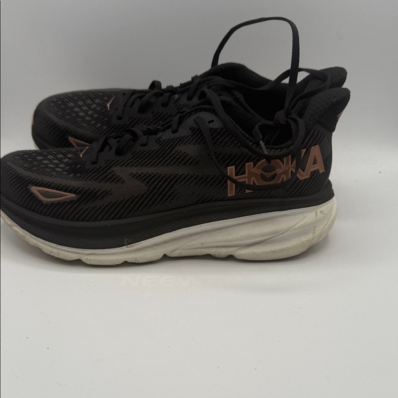 Hoka Clifton 9 wide Women’s 10D wide Black and Tan Running Shoes S18 - Picture 3 of 5